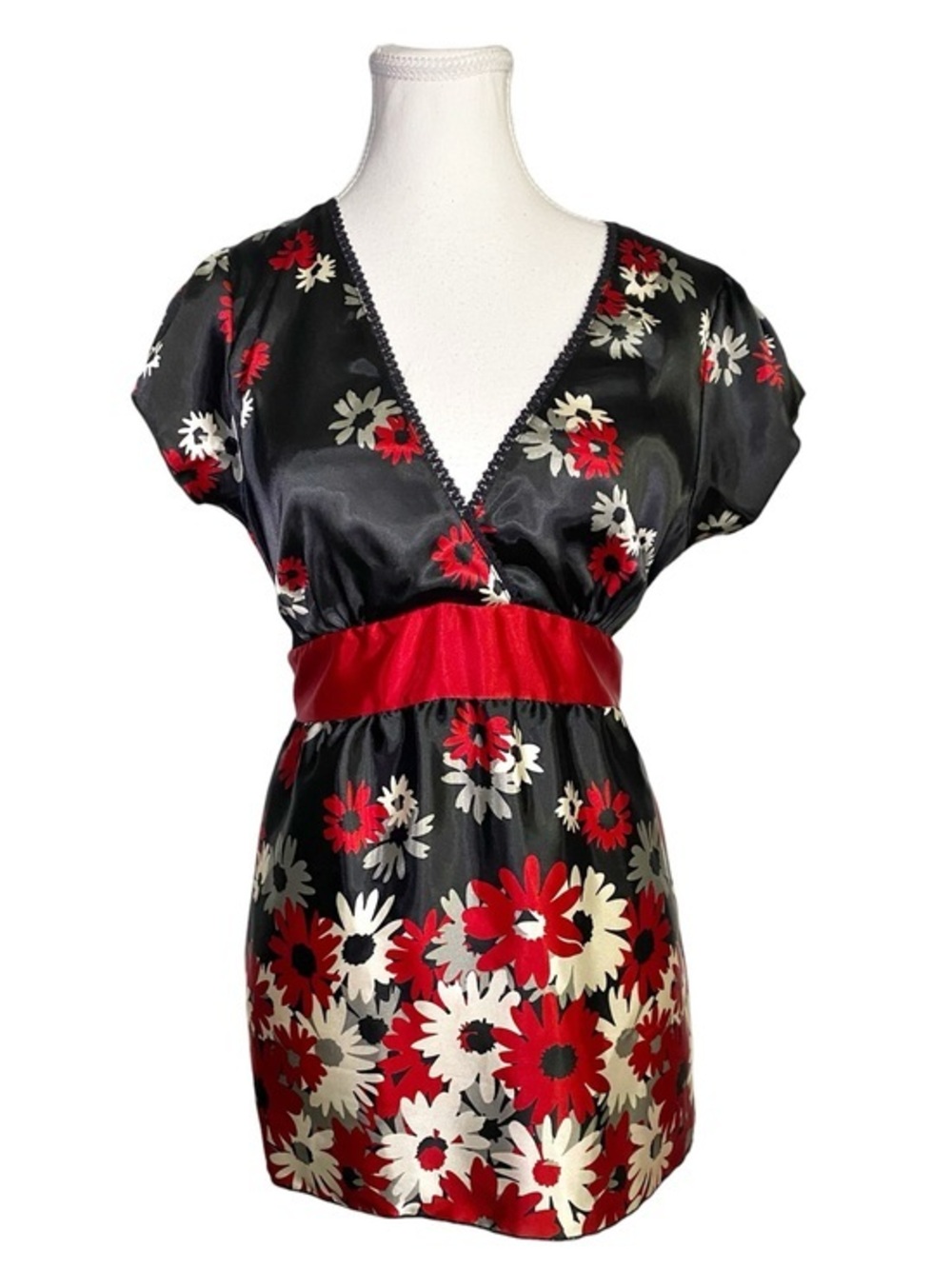 Wrapper Vintage Y2K Black & Red Floral Satin Babydoll Top Tie Back